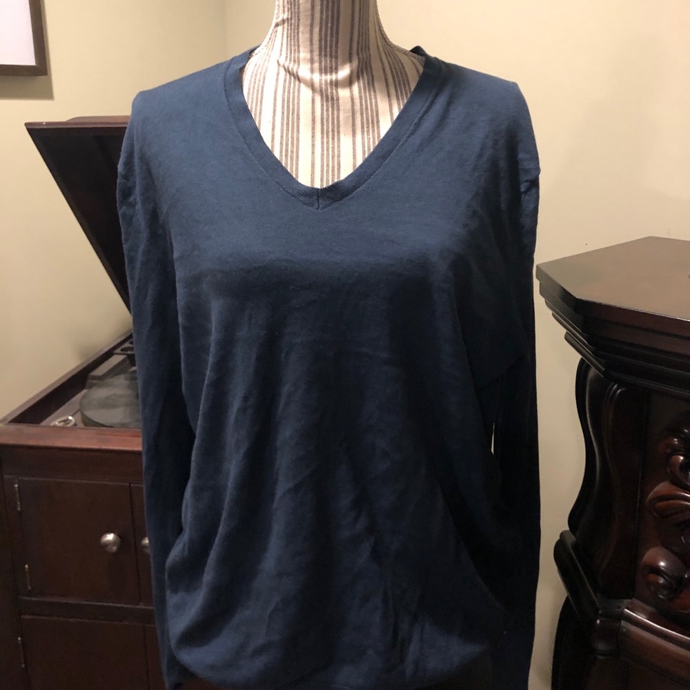 Banana Republic Men’s V neck sweater - Picture 1 of 2